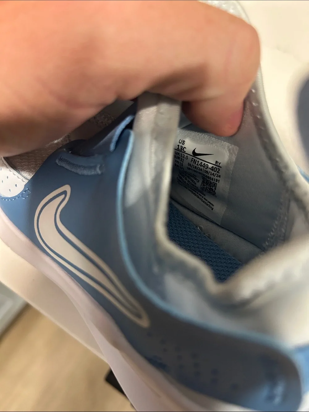 Nike easy slip